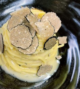 Spaghetti con scaglie di Tartufo, uno dei piatti del menu degustazione al tartufo del Ristorante Il Tartufo.